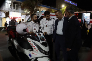 بازدید رئیس دانشگاه علوم پزشکی اراک از تیم اورژانس ۱۱۵ مستقر در میدان شهدا