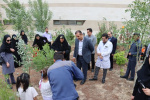 مشارکت مادران و فرزندان در مراسم درختکاری به مناسبت هفته ملی جمعیت
