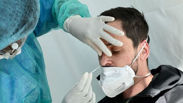 ۸۱۰ مراجعه کننده مثبت کرونایی شناسایی شده است.