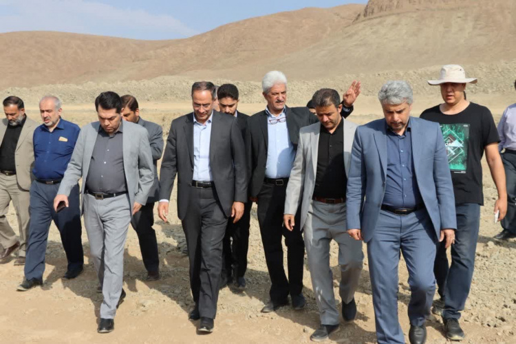 بازدید معاون توسعه وزارت بهداشت و تیمهمراه از بیمارستان در حال ساخت محلات