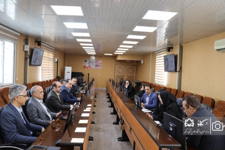 برگزاری نشست سرپرست دانشگاه علوم پزشکی اراک با مسئولین بیمههای تأمین اجتماعی، سلامت و نیروهای مسلح