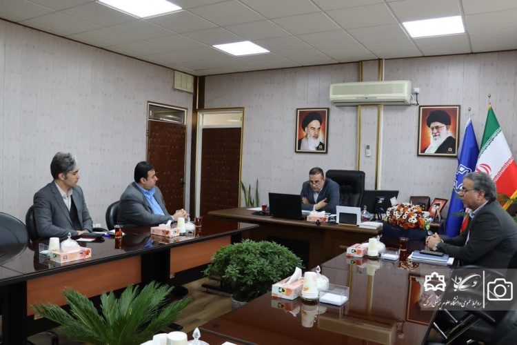 نشست سرپرست دانشگاه علوم پزشکی اراک با مدیر شعب بانک قرضالحسنه مهر ایران در استان مرکزی
