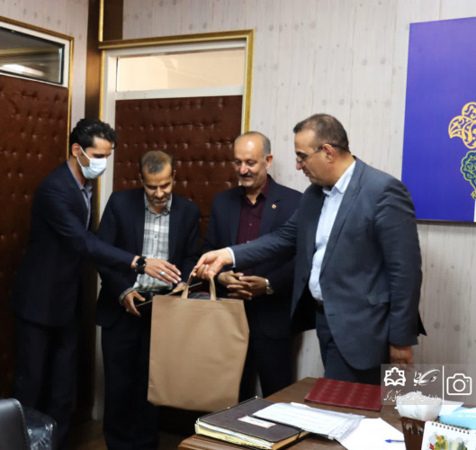 تجلیل از کارمند روشن‌دل دانشگاه علوم پزشکی اراک به‌دلیل درخشش در مسابقات کشوری دو و میدانی