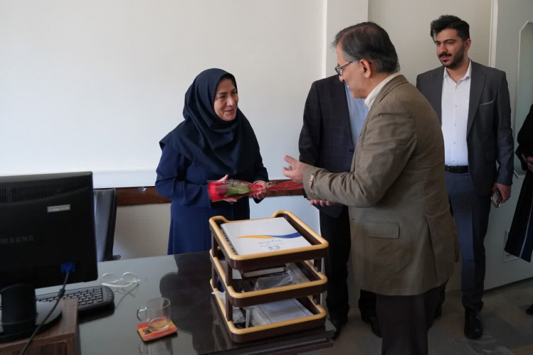 تقدیر از کارشناسان واحد آمار دانشگاه علوم پزشکی اراک به مناسبت روز آمار و برنامه‌ریزی