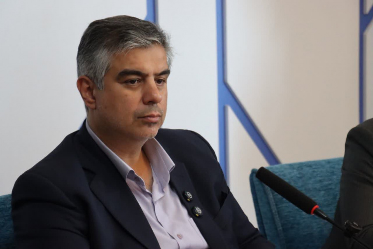 استاندار مرکزی: سلامت مردم خط قرمز مدیریت استان است / توسعه انرژی خورشیدی و نوسازی بیمارستان امیرکبیر در اولویت قرار دارد