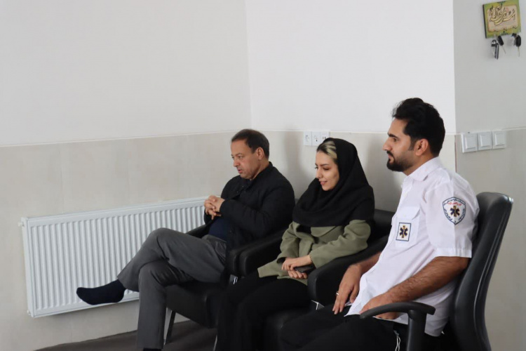 بازدید جانشین رئیس دانشگاه علوم پزشکی اراک از پایگاه اورژانس ۱۱۵ شهیده فاطمه اسفندیاری در نخستین روز بهار ۱۴۰۵