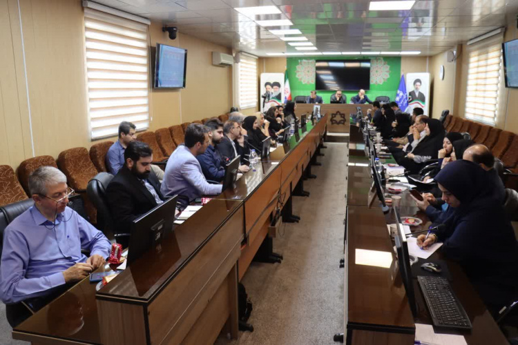 دریافت لوح تقدیر وزارت بهداشت توسط دانشگاه علوم پزشکی اراک به پاس موفقیت در توسعه زایمان طبیعی بدون درد