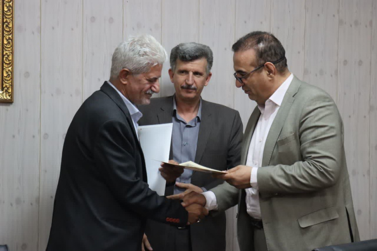 تقدیر از آزاده دوران دفاع مقدس در دانشگاه علوم پزشکی اراک