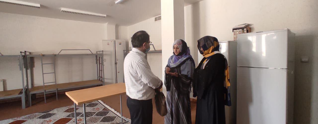 زيارة مدير الشؤون الدولية في الجامعة إلى مسكني معصومة والريحانة